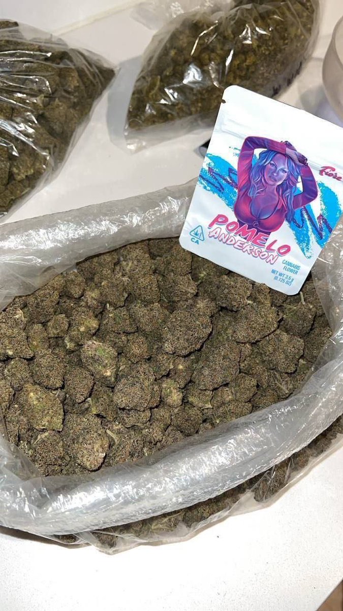 kelsey0780's tweet photo. All top shelf products available 
Dm✅💚 #CannabisCommunity #420friendly #420community #WeedLovers https://t.co/HXMsEQJ35I