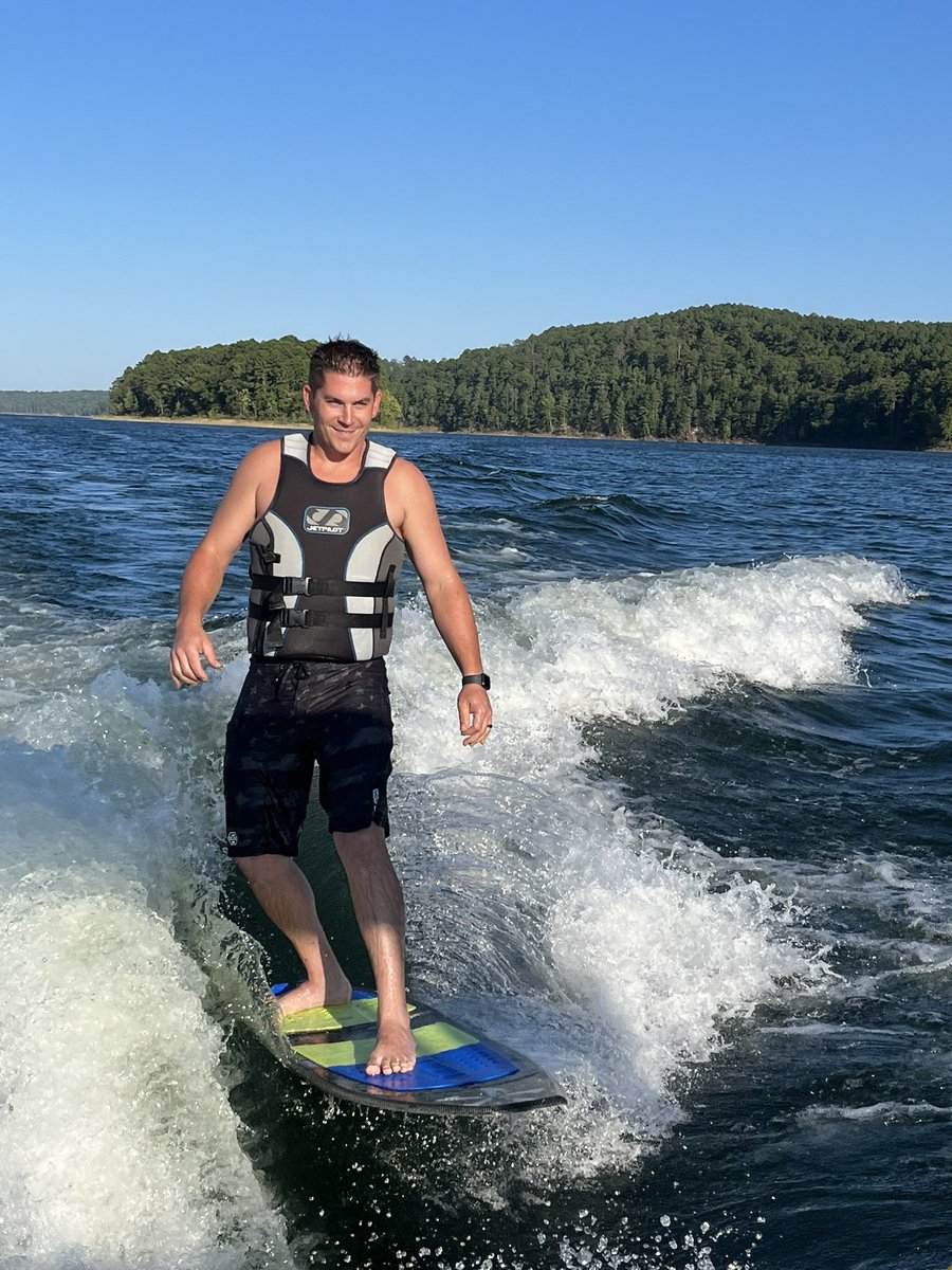 fropappy's tweet photo. Thursday afternoon surf sesh at Degray. Summer is running away from us, so we have to chase it while we can. #Degray #WakeSurf #Surf #Arkansas #August #Sunset #LakeLife @CenturionBoats @phase5boards https://t.co/VsZd9FaRAl