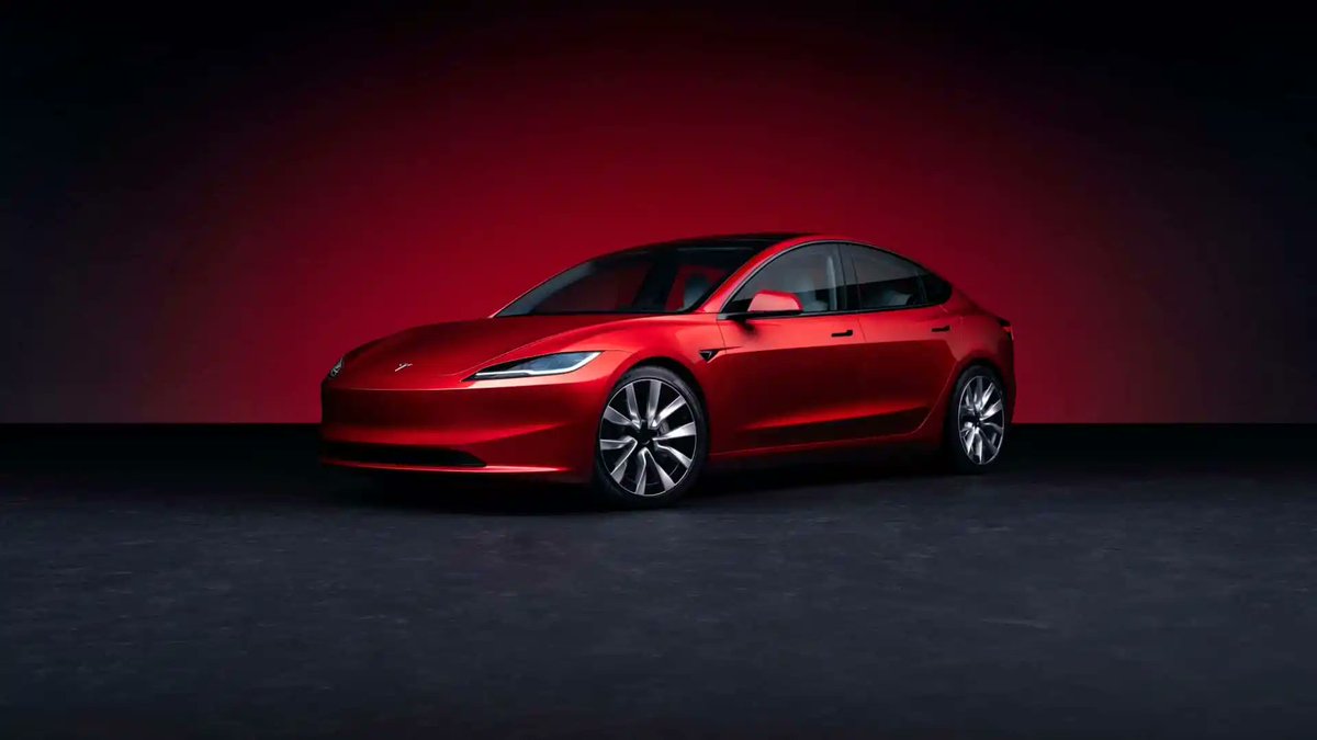 Refreshed #Tesla #Model3 REVEALED! The revamped model 3 debuted and now appears through updates to the company's European sites, allowing some customers to order the new car for October-November. Here's what we know: tflcar.com/2023/08/2024-t…