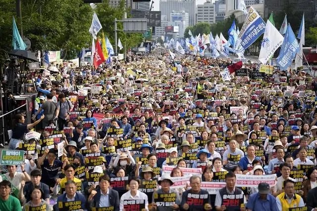 NCWWCoinArb's tweet photo. 👀 What will happen if the $NCWW logo appeared on the flags of these nuclear pollution protesters 🐸🐸🐸☢️☢️☢️

#NCWW #Nuclearwastewater #Nucleare #Korea @elonmusk @cz_binance @justinsuntron https://t.co/ABRvtkTXQH