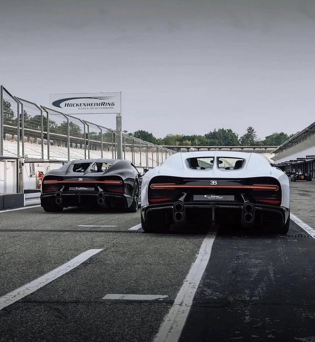 LuxuryCars365's tweet photo. Black or White? ☁️ #Bugatti https://t.co/UqBEeGWINQ
