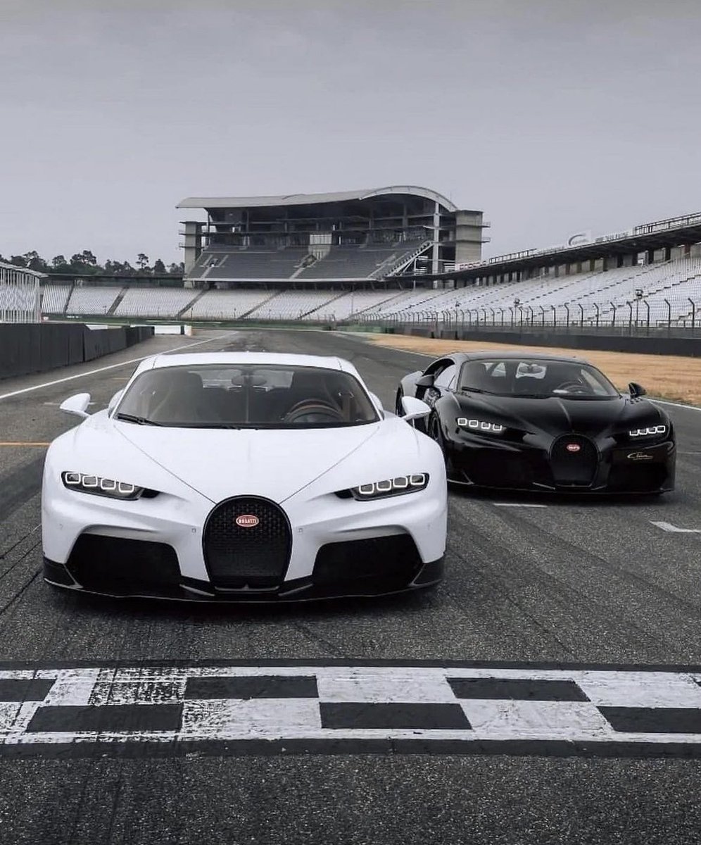 LuxuryCars365's tweet photo. Black or White? ☁️ #Bugatti https://t.co/UqBEeGWINQ