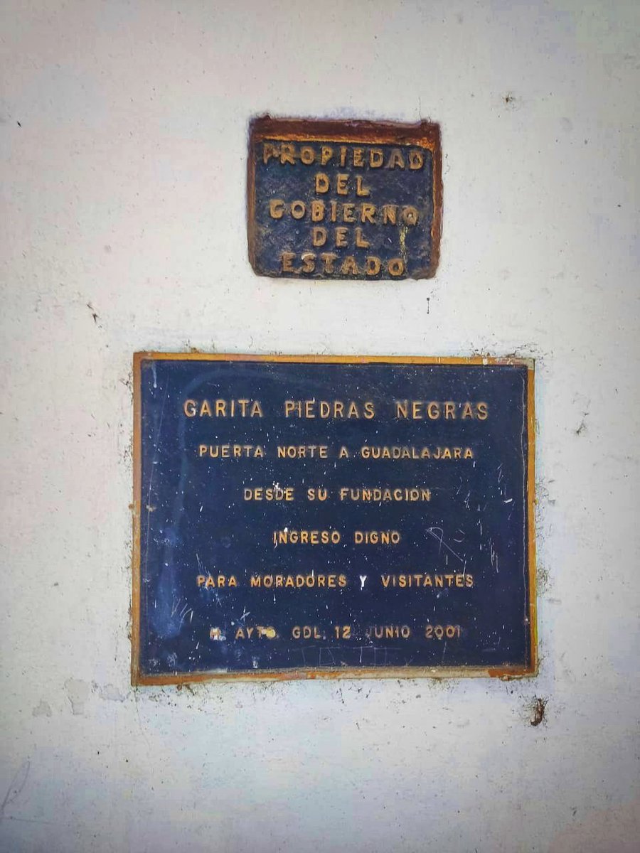 AraSempai's tweet photo. Les presento un patrimonio cultural de Jalisco, la entrada norte a GDL desde el siglo XVIII "Garita, Piedras Negras"  ✨
Se encuentra dentro de la escuela primaria en la cual trabajo. https://t.co/L9XvgVTJfh