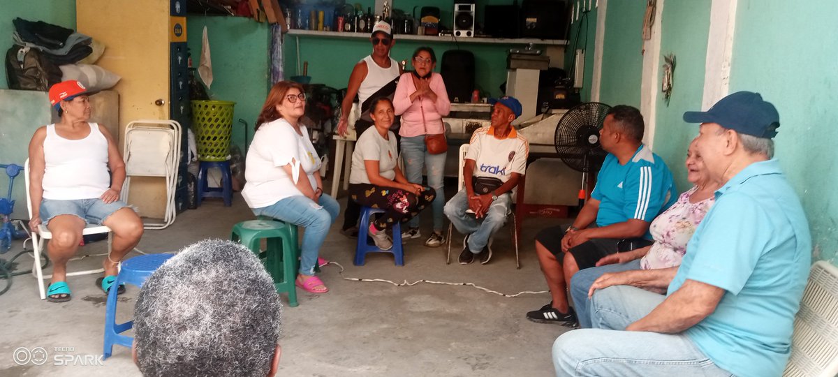 ADOrgSanBCcs's tweet photo. #31/08 Cumpliendo con los lineamientos de nuestro Partido nos reunimos  con los  vecinos  donde se les informo todo lo relacionado con las primarias y el apoyo a  @prospericarlos  en  la voz de la compañera Belkis Segura miembro del CES de Caracas y Hugo Indriago comisionado https://t.co/TOXvyJTq4g