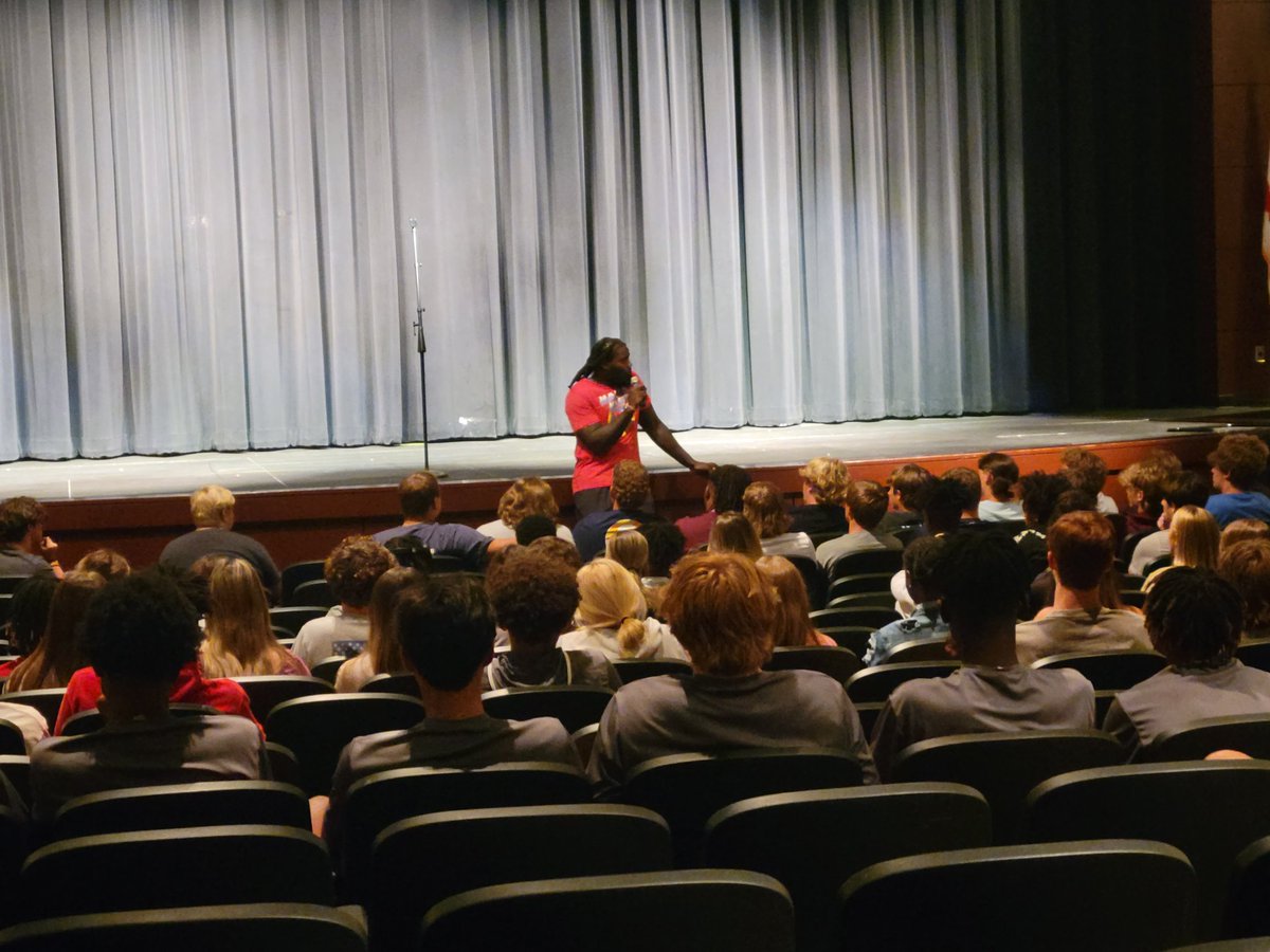 Huge shout out to @HIT_STIQ4 (Mario Addison) for speaking to our student athletes today! Hard work, perseverance and discipline are keys to success for each one of our young men and women! Grateful for Mario's time and influence on our students! @ghsrockets #WTD #HailtheDale