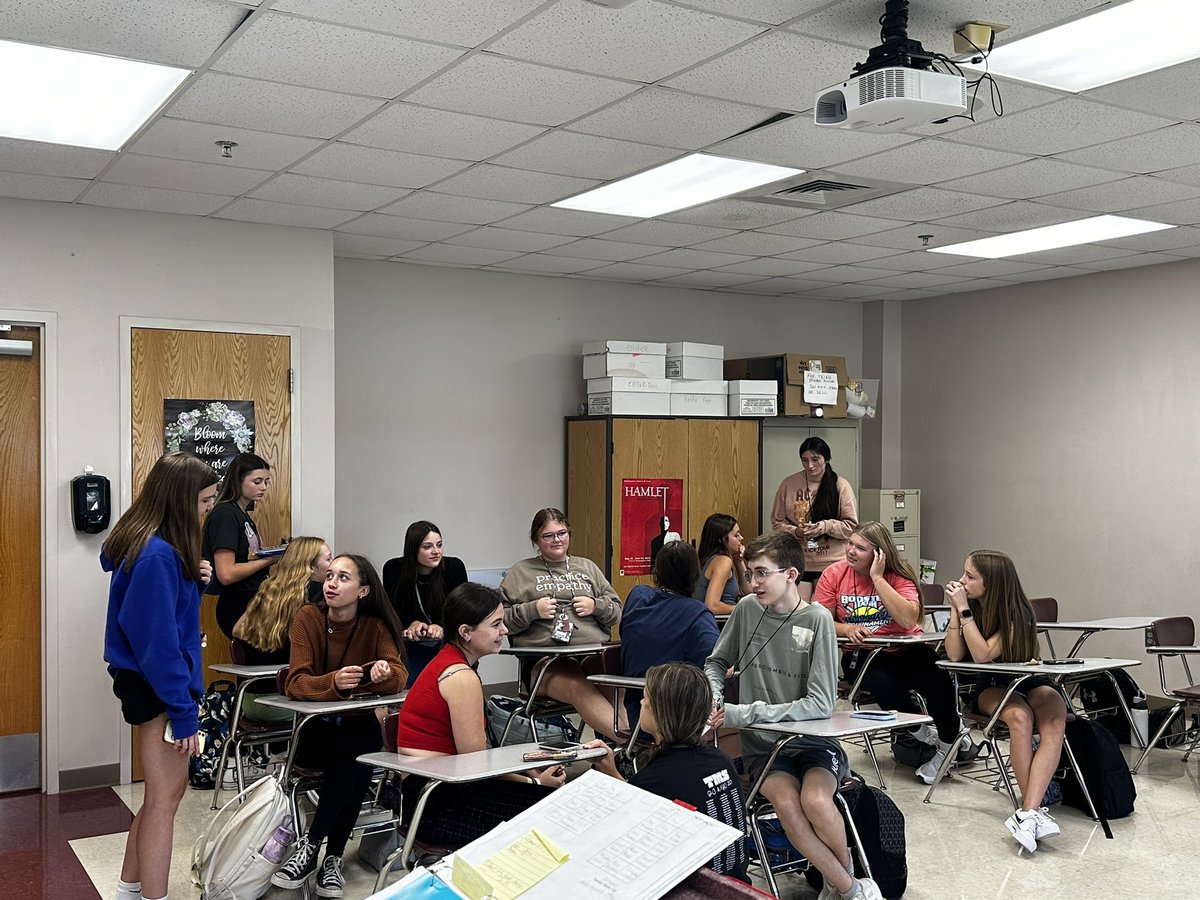 THS_BFutures's tweet photo. Lots of great ideas and new members at our first meeting of the year! Get ready for some fun! https://t.co/Eu0x7KZf6N