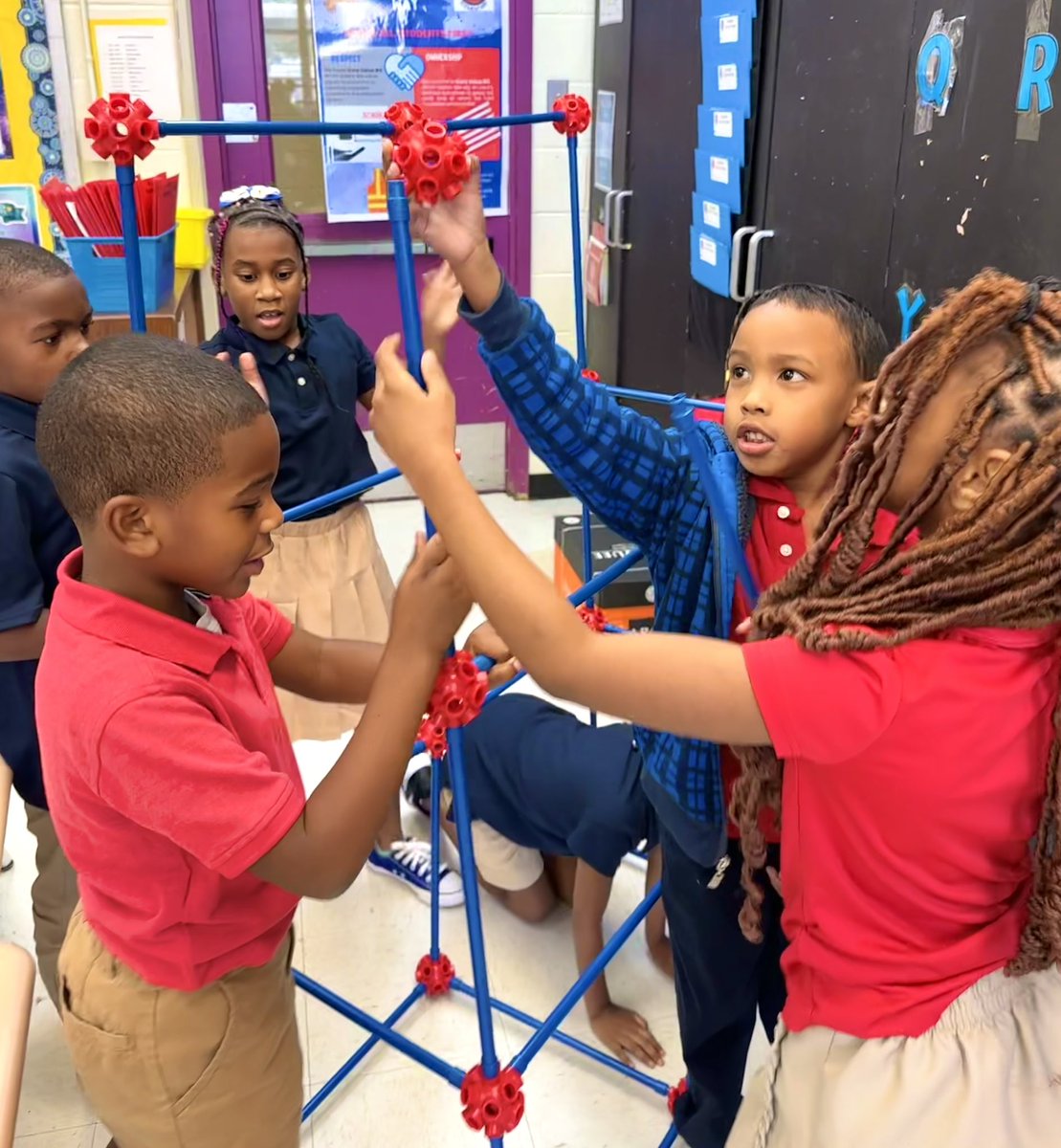 EmilyMe10531515's tweet photo. Ross STEM Magnet scholars engaged in bringing their designs to life- a skyscraper, a train, & a Barbie and Ken dollhouse. #NowEnrolling #STEMisEverything @PrincipalReed_ @ray4d_thebetsy @BetsyRossElem @HISDChoice @HISDPolice @houstongent @TeamHISD @petecarter3 @@MsOnFire2Nspir3 https://t.co/oneTjPCqQA