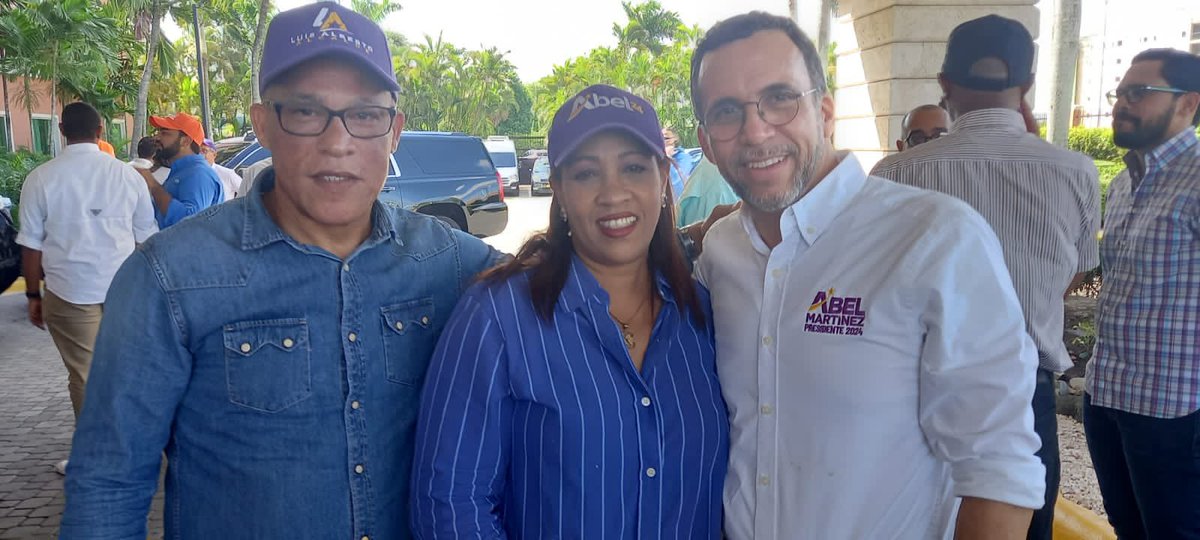 alcheredia's tweet photo. Compañero Andrés Navarro, enterado de su designación como coordinador nacional de campaña del próximo Presidente de la República Abel Martinez mis más sinceras felicitaciones. Éxito un abrazo Peledeista https://t.co/m1hIzezXs0