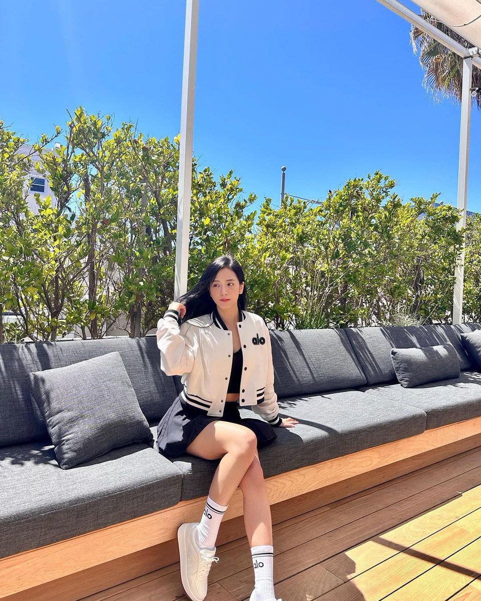 NEWSJISOO's tweet photo. #JISOO instagram update. https://t.co/os4gUZ75e5