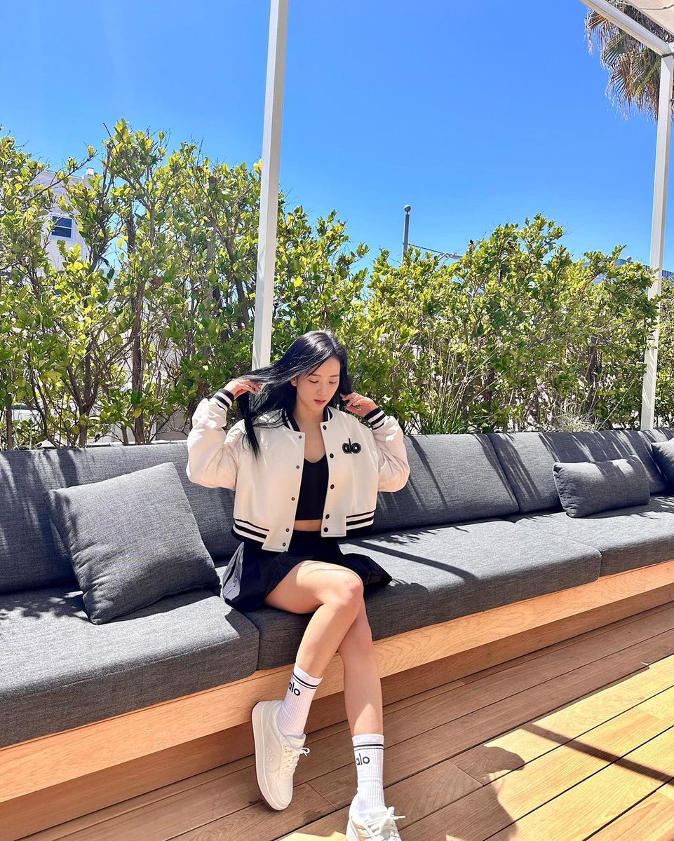 NEWSJISOO's tweet photo. #JISOO instagram update. https://t.co/os4gUZ75e5