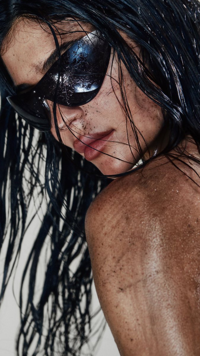 upnextdesigner's tweet photo. Kylie Jenner fronts the Acne Studios’ FW23 denim campaign https://t.co/6xQeZeYOD6