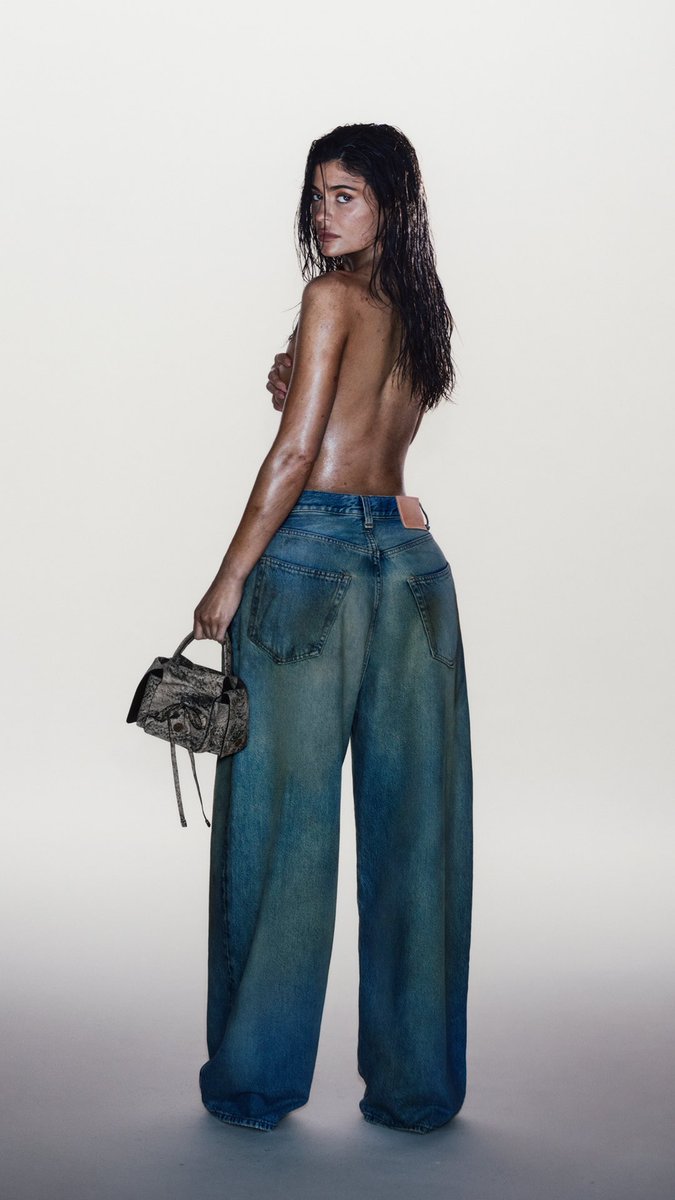 upnextdesigner's tweet photo. Kylie Jenner fronts the Acne Studios’ FW23 denim campaign https://t.co/6xQeZeYOD6