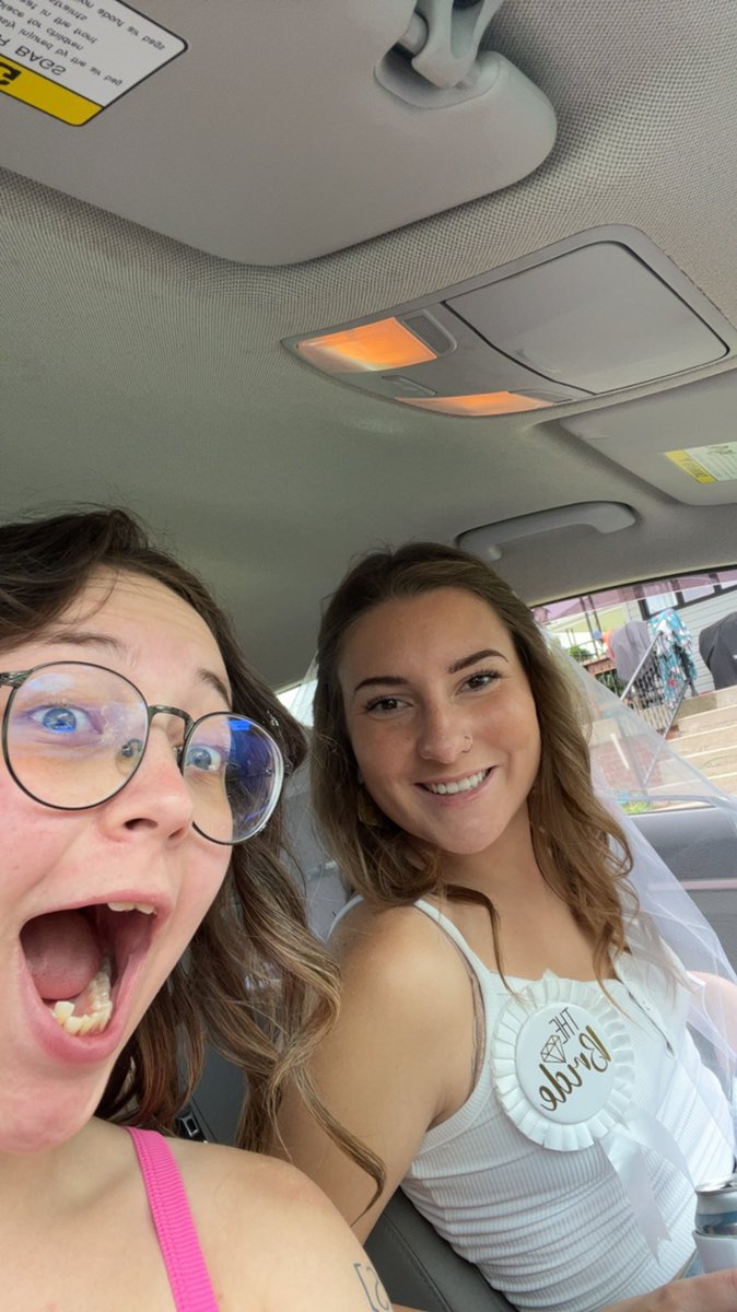 nataliedyerr20's tweet photo. i’ve had a few weeks away from work and it’s been fabulous. 11 months of pharmacy literally took the life out of me lmao i cannot wait to start my new job. forever grateful to have met my best friend working in pharmacy tho🫶🏻i love you to death amy lynn https://t.co/RJYzxKIkmO
