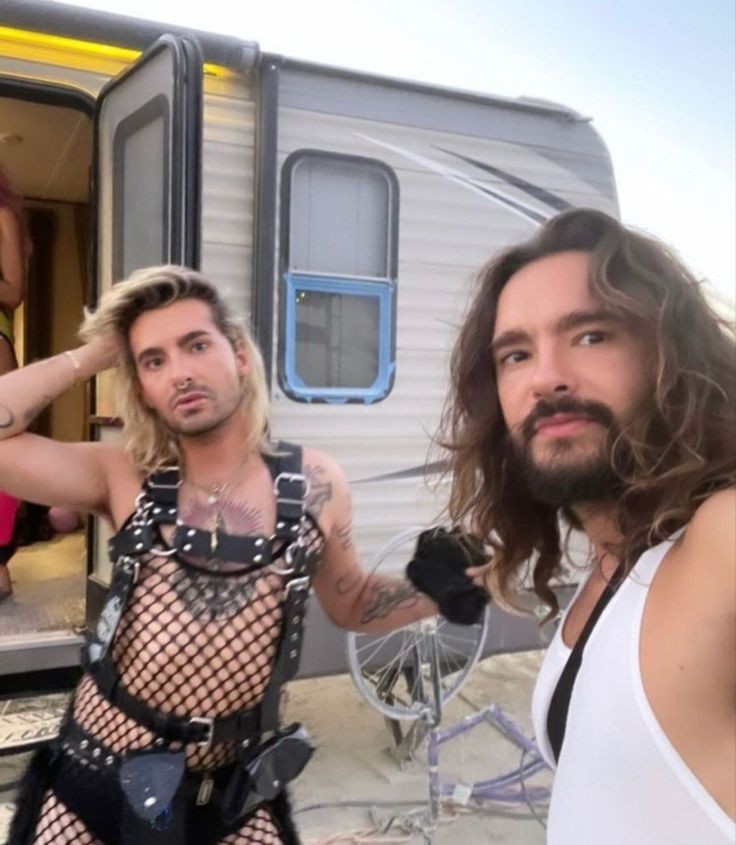 spideralonee's tweet photo. happy birthday my loves, thank you every day for coming into my life and making me happier, enjoy every minute of this amazing day that is all yours
I love you so much🥹🫶
#HappyBdayKaulitzTwins https://t.co/f2Z5DQZXLR