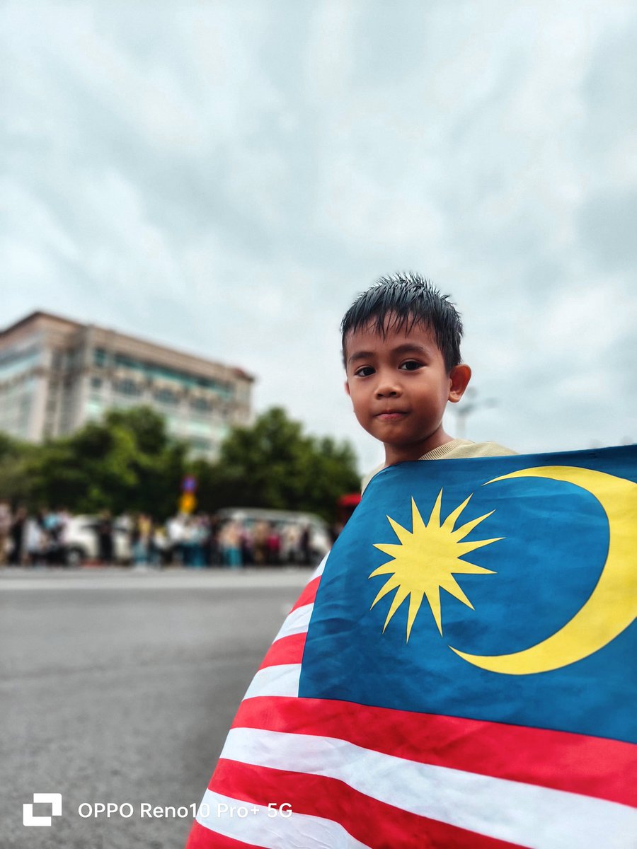 OPPOMalaysia's tweet photo. Cheers to Malaysia's 66th Merdeka! ๐ฒ๐พ
From unique faces to the different cultures, which beautifully unite us all. โค๏ธ
#OPPO66PotretMalaysia #66MerdekawithOPPO #TeamPortraitExpert https://t.co/KOE9v5foxY