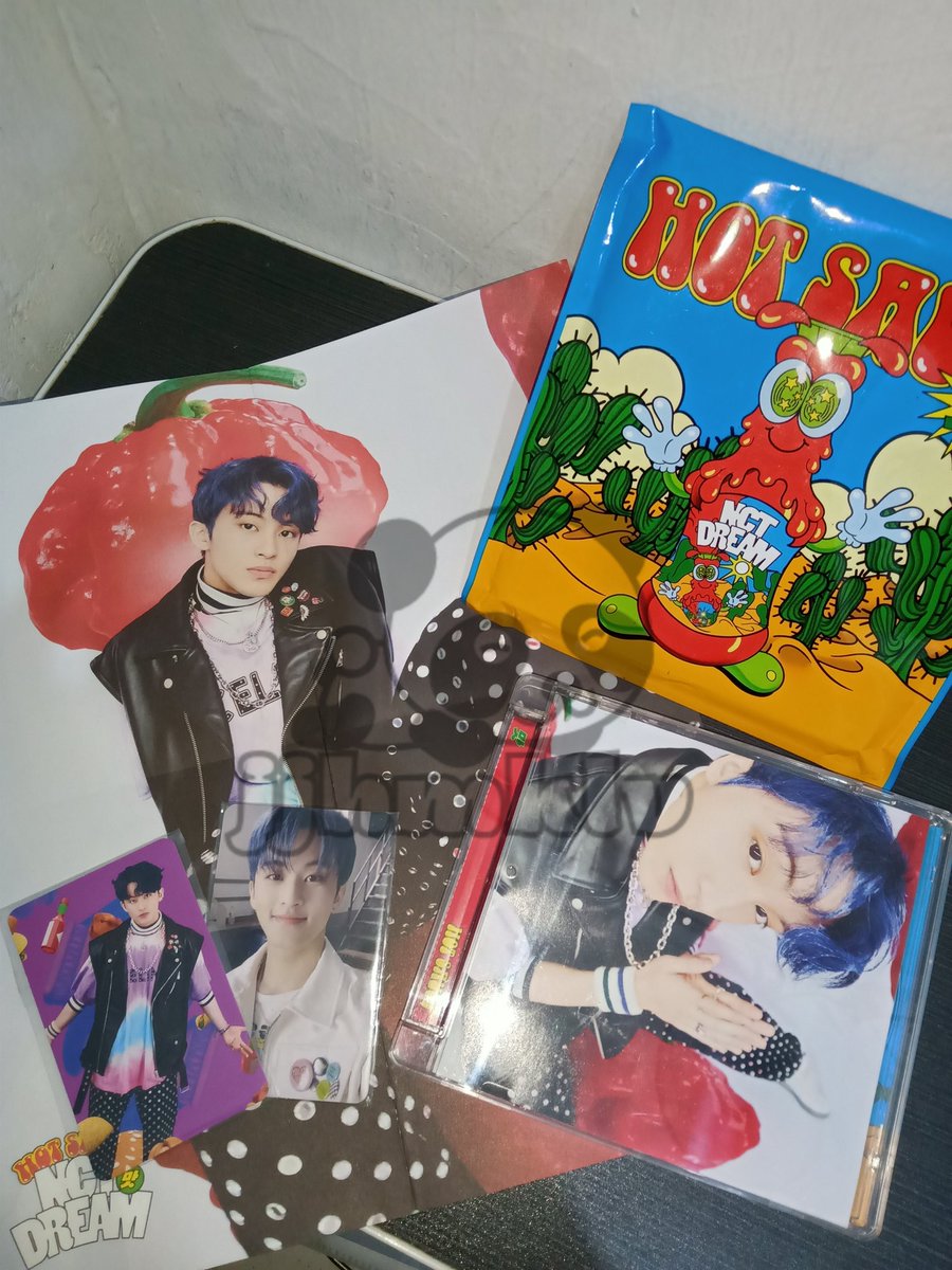 mjdy97_'s tweet photo. WTS [WANT TO SELL]
PC NCT MARK, JAEHYUN, JENO
✧ jewel case hot sauce mark set 100k
✧ pc mark hot sauce chilling 30k
✧ pc mark hot sauce crazy 30k
✧ pc jeno we go up 50k
✧ pc jaehyun favorite classic 50k
dm if u interested 
bisa keep event
co shoppe dom bekasi https://t.co/VMW3Wsj8UL
