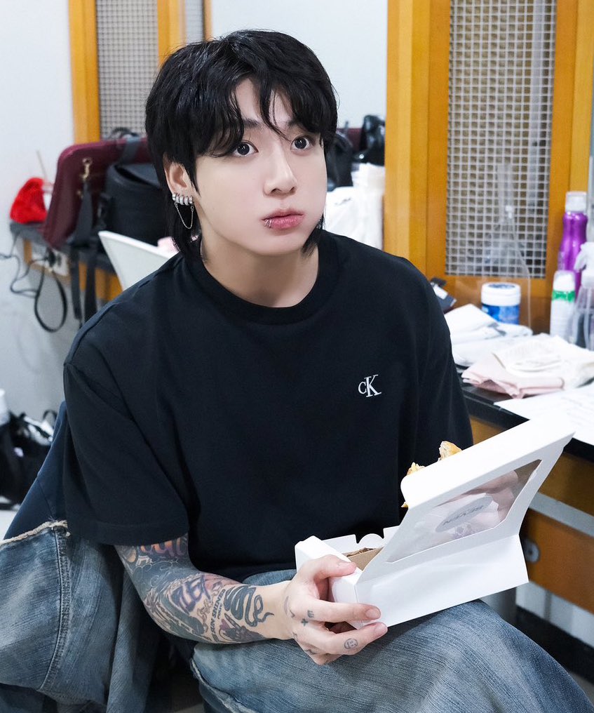 jungkook pics tweet media