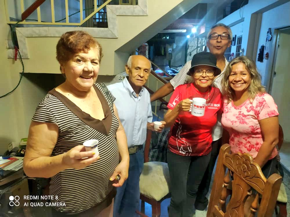 abogado34's tweet photo. #CafecitoMilitante ☕🚩 en la UBCH Simón Bolívar #Naguanagua para  encontrarnos, reconocernos,  acompañarmos en Unidad Lucha Batalla y Victoria como lo instruyo  @PartidoPSUV y cumpliendo  con las líneas de acción del Pdte.@NicolasMaduro @pinfantea @gonzalez10ana_  @dcabellor https://t.co/5eokg2ZMqM