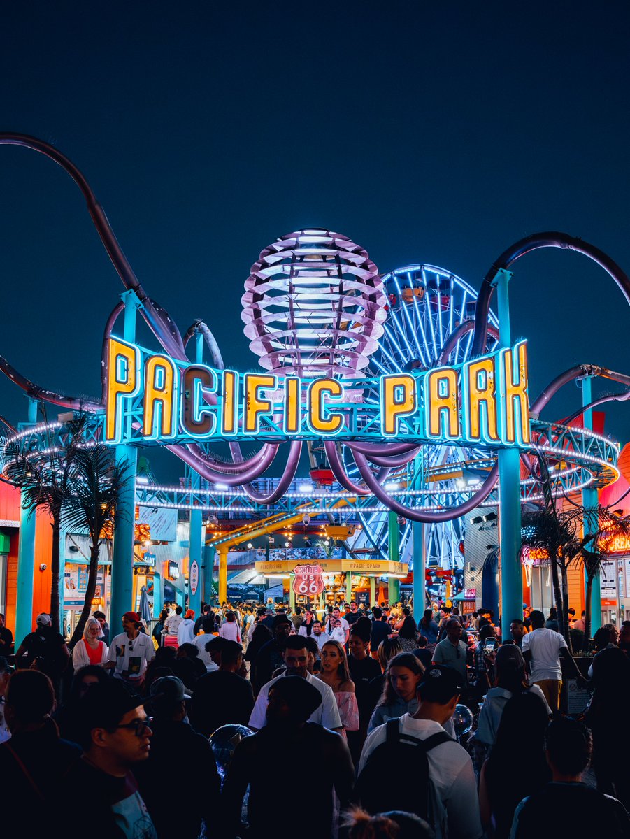 conceptnub's tweet photo. lights @ santa monica https://t.co/F6OJB4WmmY