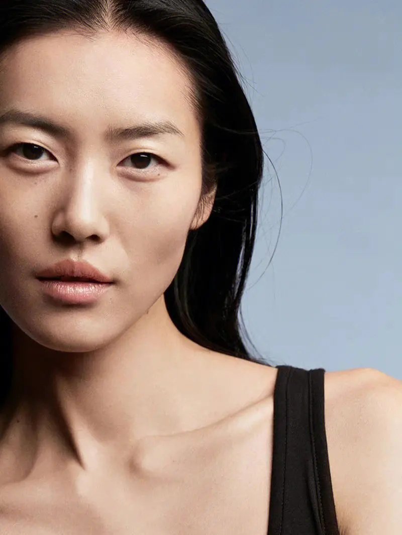 Dubbed 'China's first bona fide supermodel' by @nytimes, Liu Wen (刘雯) is 1 of the most successful Asian models.

In 2009, Liu became the 1st Chinese #model to walk at @VictoriasSecret #Fashion Show. She's also the 1st Asian model on @Forbes's annual highest-paid models list.