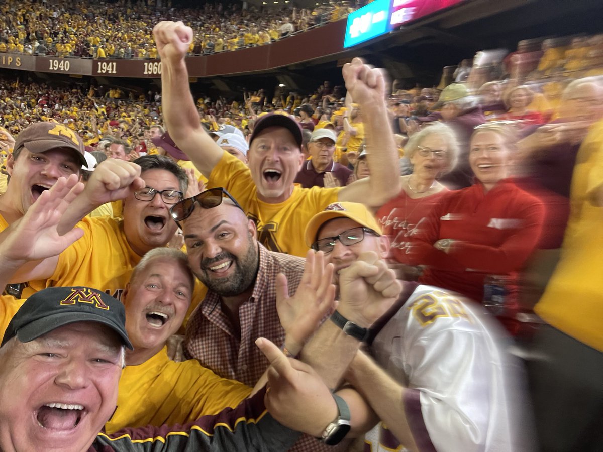 GovTimWalz's tweet photo. Row the boat!! One Minnesota! https://t.co/IJARnWZ9nh