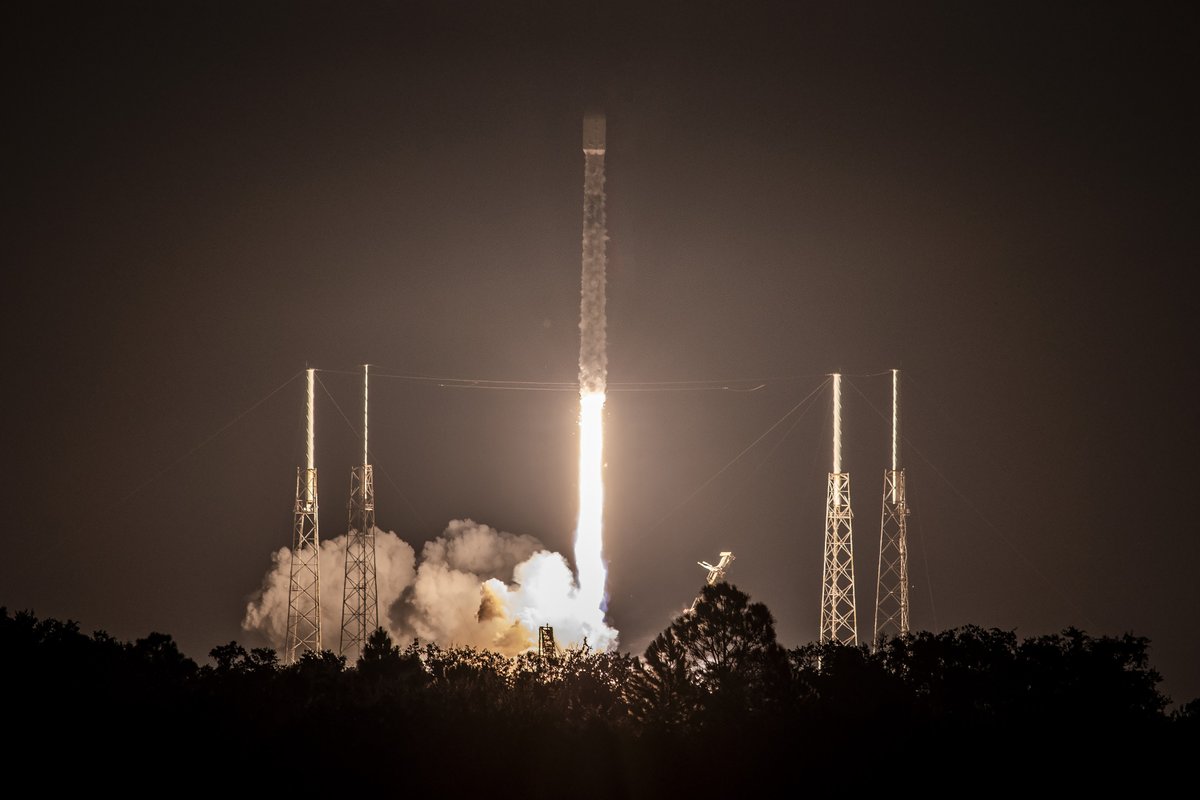 SpaceX's tweet image. Falcon 9 launches 22 @Starlink satellites to orbit from Florida