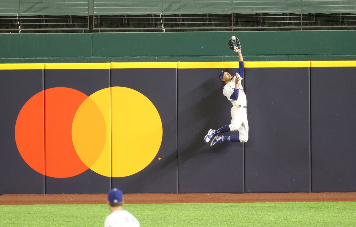 DodgerBlue1958's tweet photo. What Ronald Acuña Jr. thought he was doing out there. https://t.co/iW3vB8uKeY