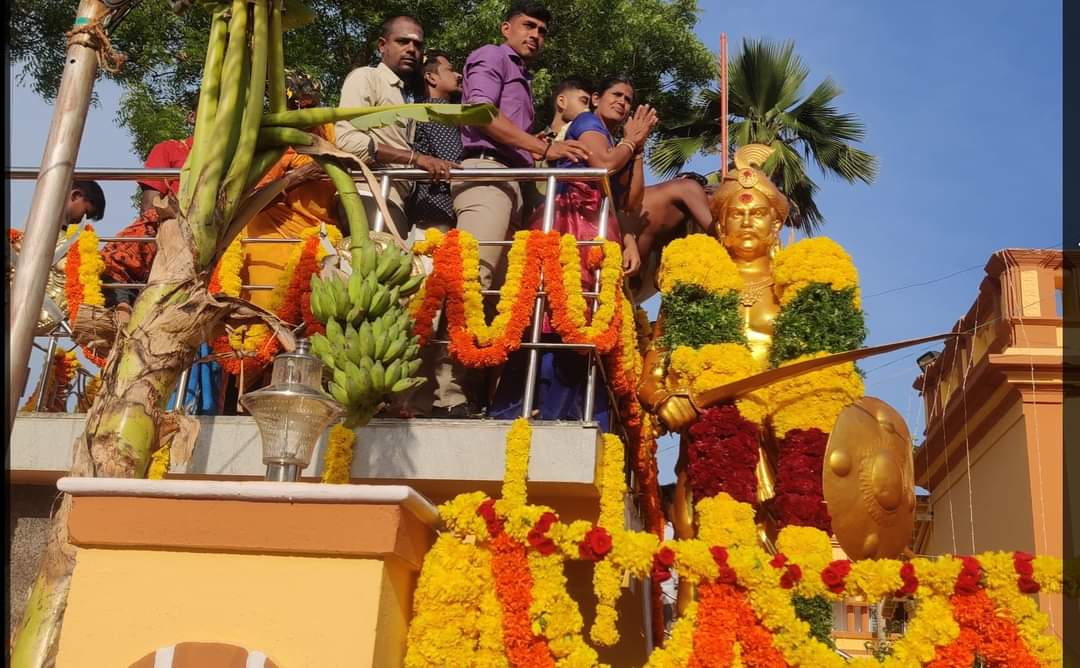 porkudi's tweet image. மாமன்னர் புலித்தேவரின் 308வது  பிறந்த நாள் விழா     
புலித்தேவரின் நேரடி வாரிசும், சமஸ்தானத்தின் ராணி உ.கோமதி முத்து  துரைச்சி அவர்கள் திரு உருவ சிலைக்கு முதல் மாலை அணிவித்து விழாவை இனிதே தொடங்கி வைத்தார்கள் . #gomathimuthurani #pulithevarheir  #pulithevar