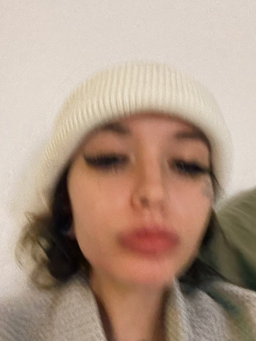 See y&rsquo;all tomorrow at 3pm i hope you&rsquo;re ready bitches. New September sweethearts club goes up at midnight<a href="/tag/mvsales"class="tags"><span>#mvsales</span></a>