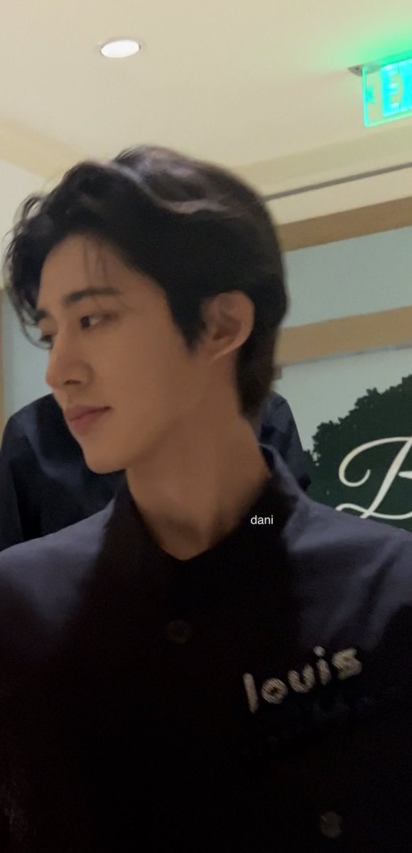 khbsource's tweet photo. when the pic is lq but you're kim hanbin https://t.co/kWCTSJVCb2