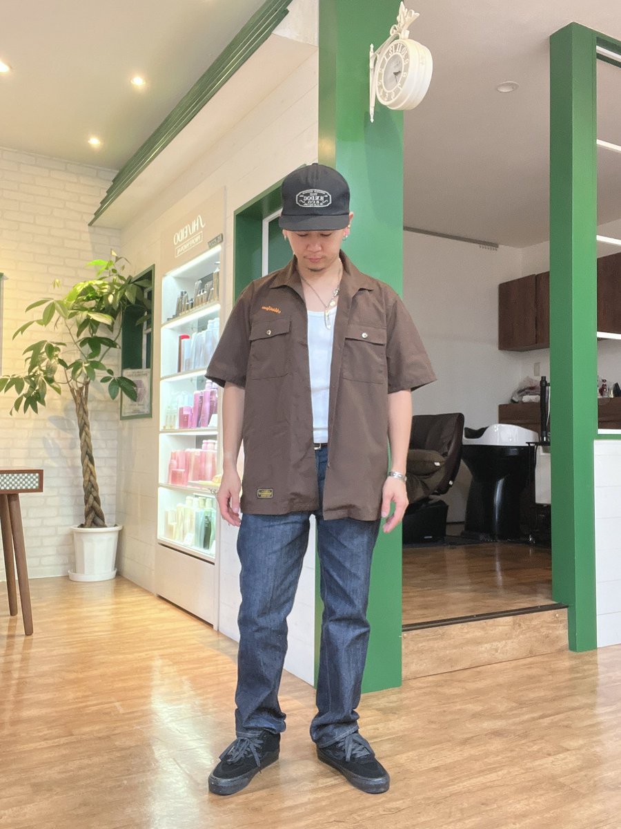 hayate3710's tweet photo. あっという間に9月❗️
秋服着たいけど
まだ暑いから、いっとき半袖👅
cap #hwdog 
shirt #neighborhood  #ネイバーフッド 
pants  #levis #リーバイス
kicks #vans 
silver #goros #ゴローズ  #ラリースミス　#larrysmith
#アメカジ https://t.co/2gD1NzJIUY