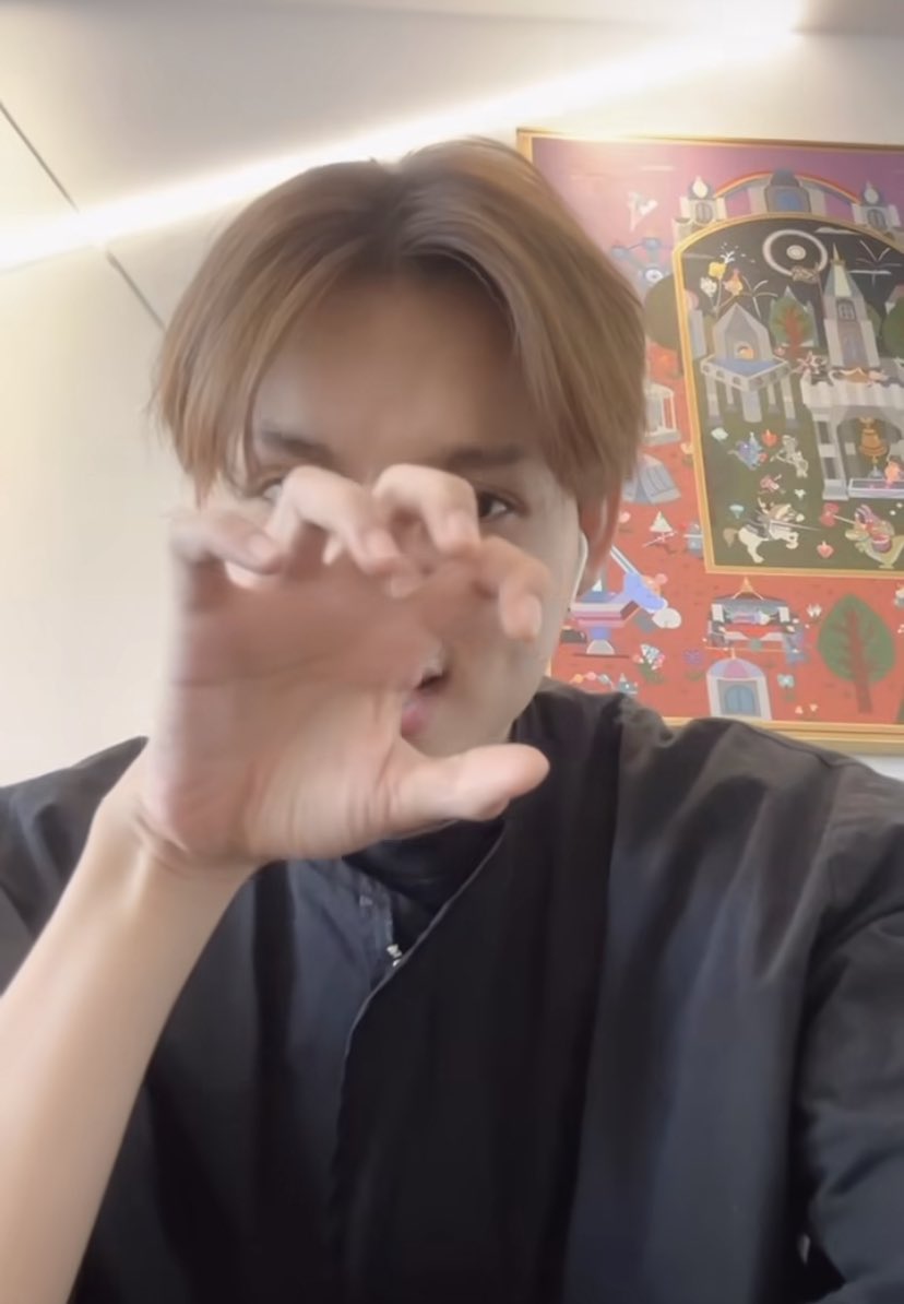mrcsdesire's tweet photo. HWUAHAH CUTIE https://t.co/1xhSMJ8lPG
