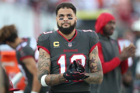 nflrums's tweet photo. Star Tampa Bay #Buccaneers WR Mike Evans is likely playing his last season with the team, due to talks regarding an extension have stalled, per
@NFLSTROUD #NFLRumors #gobucs
. https://t.co/6YYCm5Dfrt
