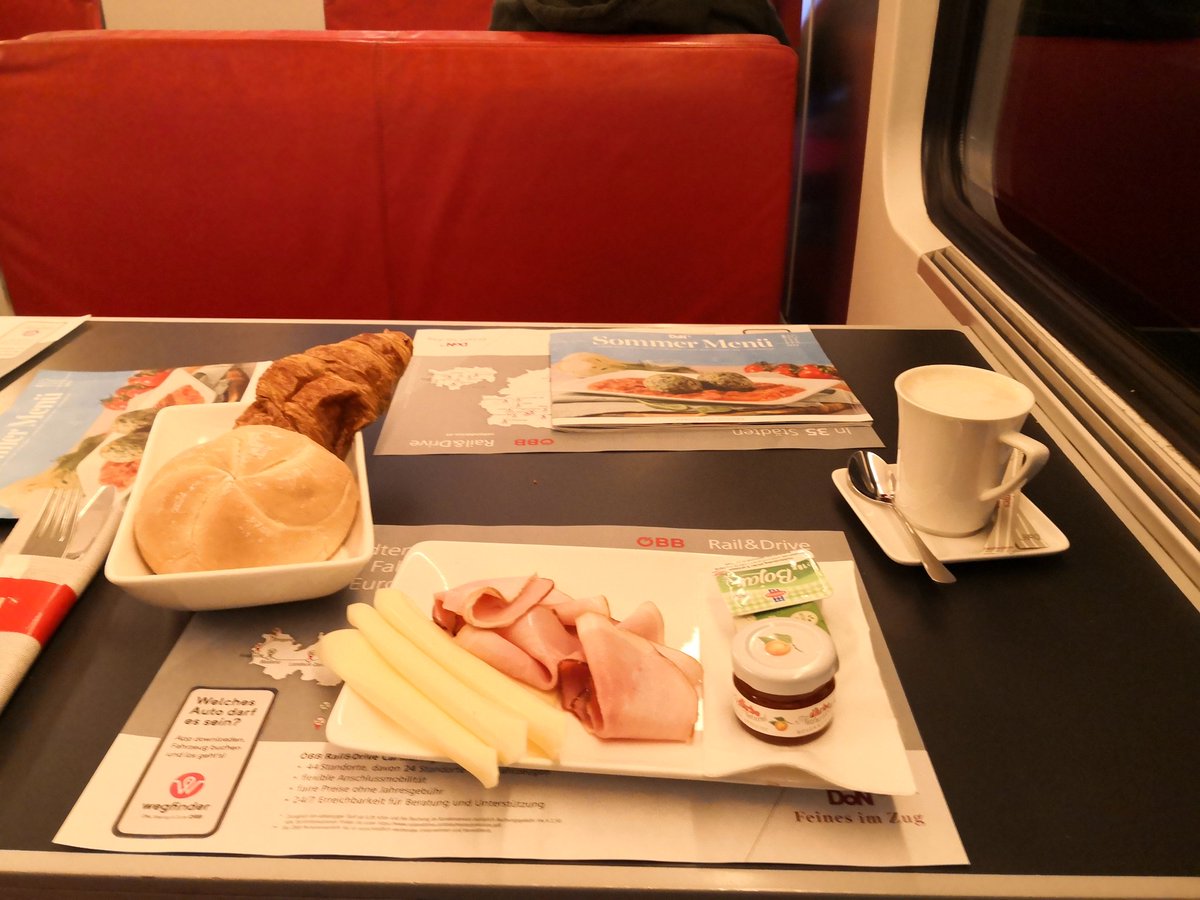 Jochen_Kohutek's tweet image. Mal in aller Früh dienstlich nach Wels, die ersten Schritte für #etcs in Wien in ein paar Jahren. Natürlich im @_DiningCar @speisewagen des RJ 368 gibt es heute das Kaiserfrühstück.
