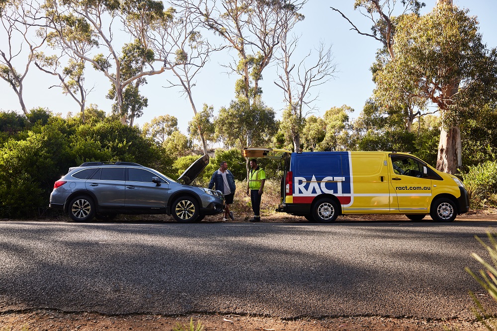 RACTOfficial's tweet image. We're urging motorists to play their part in roadworker safety, as a new campaign launching today hopes to highlight the physical wellbeing of roadside workers.

Read more below 👇 
bit.ly/3PlD5PK