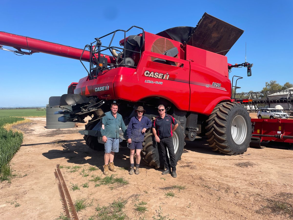 seed_terminator's tweet photo. Customer handover today running through operation and maintenance for Ewan Dickson on his 2x Case IH 8250βs with 2023 STβs π
Russell Harvey from @SBoekeman Machinery Dowerin and Cam (Ewanβs worker)
#NiceWorkLads #Terminate23 https://t.co/Z1HYkVUyty