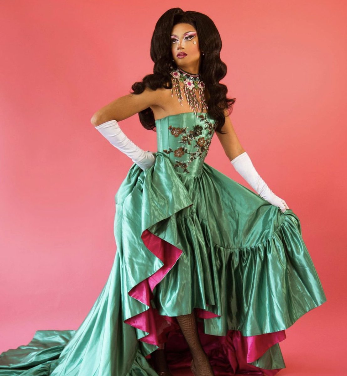 ParamountPlusMX's tweet photo. ¡#TeamMatraka!
Haganse presentes y comenten cuál fue el look preferido de mi querida @Matraka_traka 💕🥰
#DragRaceMexico https://t.co/H8RcBbL9Ac