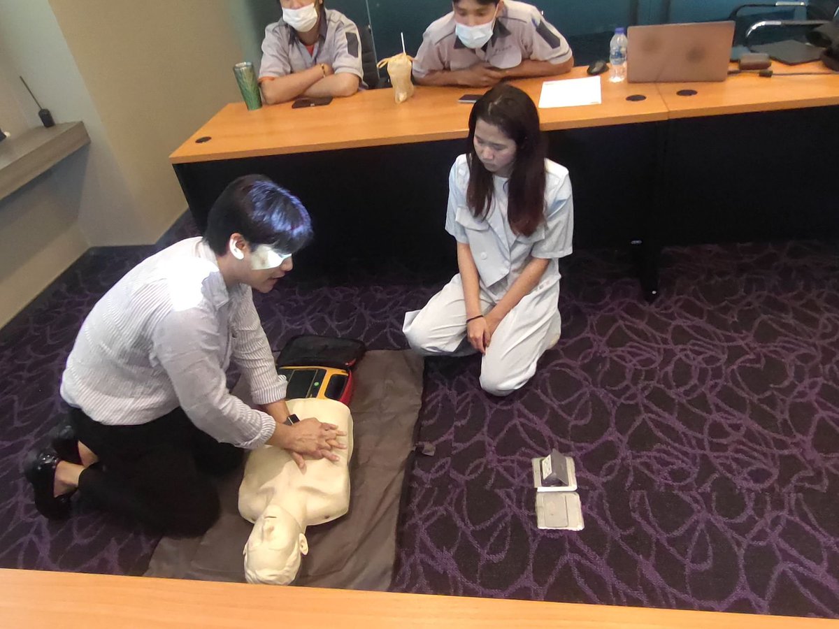anukulrat's tweet photo. การเรียนรู้ไม่มีวันสิ้นสุด พนักงานของพลัสได้รับการส่งเสริมให้ได้รับการอบรมเรียนรู้ในทุกๆด้านครับ #PlusPropertyTH #พลัสพร็อพเพอร์ตี้ https://t.co/EpLGQ9tFmM