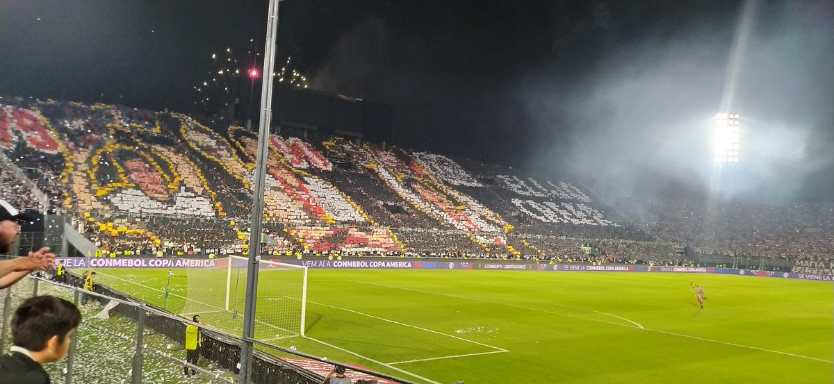 _mcandia's tweet photo. Hoy el cielo está despejado, las estrellas las pone Olimpia.
@elClubOlimpia https://t.co/eG4efmV6zP