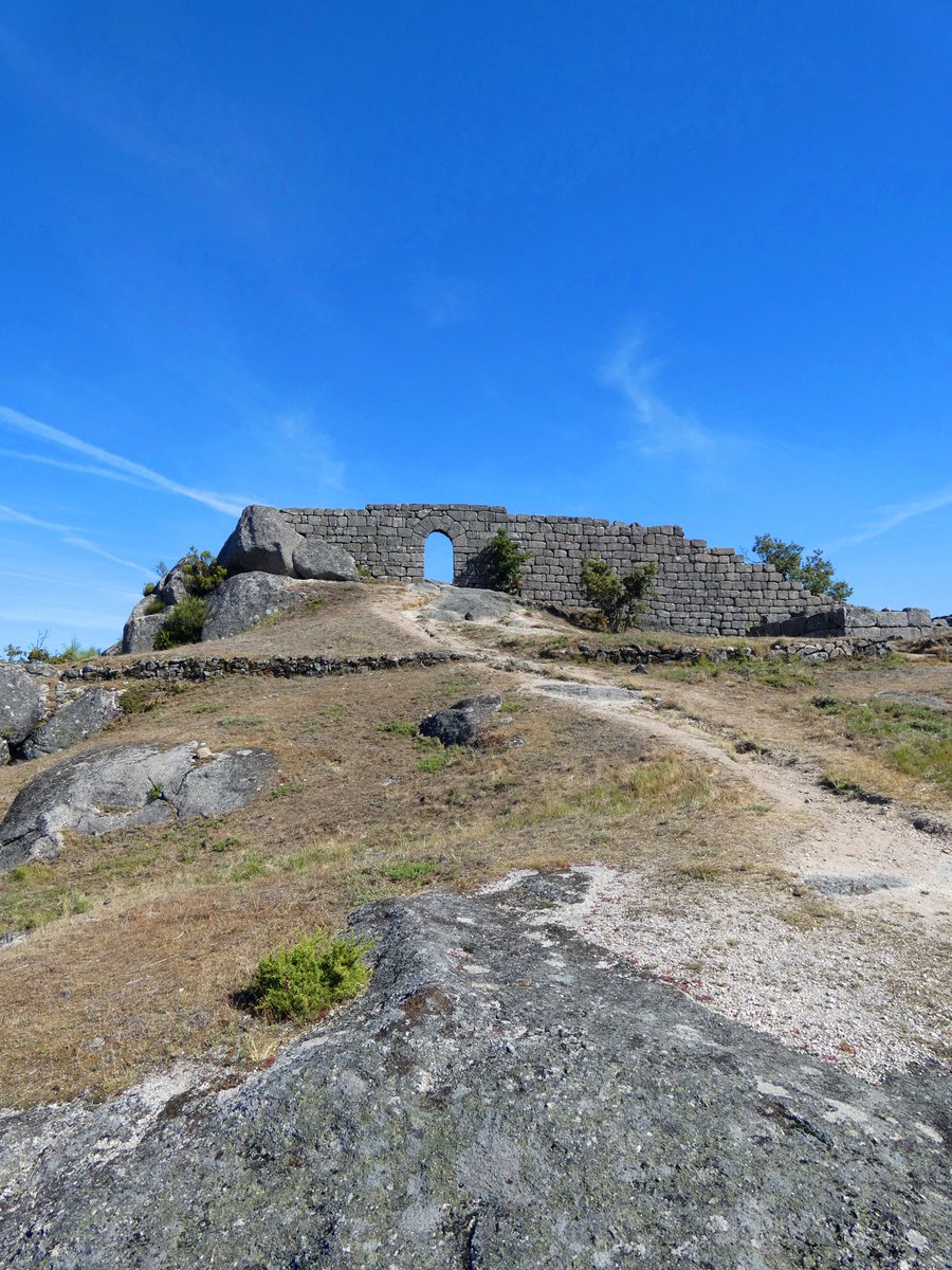 sapatrilhas's tweet photo. Trilho Castelo de Castro Laboreiro • Melgaço (Viana do Castelo), Portugal • 1.6 km Loop • 1h • Moderate (level 3)
https://t.co/rms9e4hrGY

#melgaço #castrolaboreiro #caminhada #walking #hike #hiking #senderismo #randonnée #wandern #portugal https://t.co/7jR5dp8QDZ
