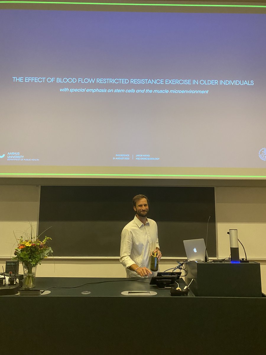 A great big congrats to <a href="/JakobWang/">Jakob Wang</a> on a successful PhD defence and great work. It has been a pleasure to act as joint supervisors <a href="/VissingKristian/">Kristian Vissing</a> and <a href="/JeanFarup/">Jean Farup</a> 🙏 Thanks to assessors @OchDr and <a href="/mike_delisio/">Mike De Lisio</a> for a highly quality assessment.