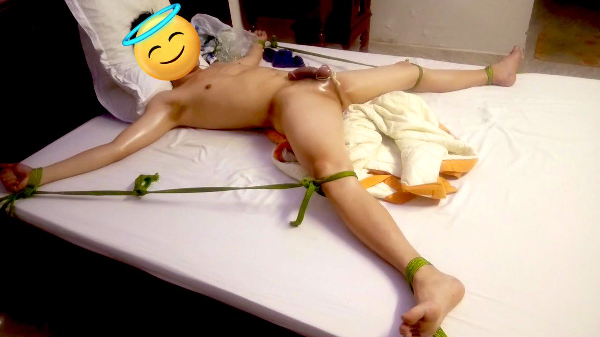 krossm3's tweet photo. Một buổi tra tấn “vắt sữa”

Trói chặt
Một liều tiêm kích dục
Vú bị nút 
Cặc dái bị xoa

Bạn có thể chịu đựng ngăn cản dòng tinh hoa trong người phun trào trong bao lâu? https://t.co/nw0pVvf8yb