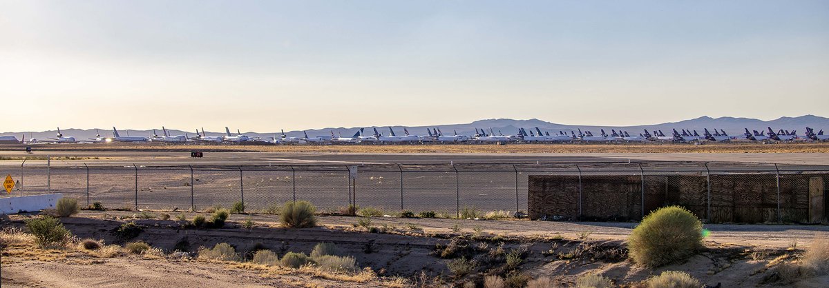 Kent_YVR's tweet image. A bit more Southern California Logistics Airport boneyard content 😎🌵 #VCV #Victorville #California