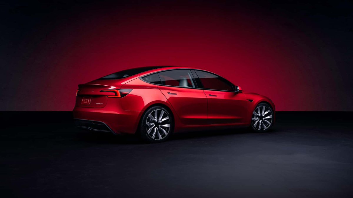 autospotnews's tweet photo. Tesla has revealed the updated Model 3! Some design and interior changes have been made and it now has up to 629km of range!🧵#tesla #teslamodel3 #projecthighland #model3 #Model3Highland https://t.co/UnIczPlvxL