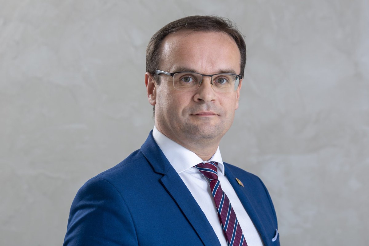 Dariusz Szwed is officially the President of PKO BP, following unanimous approval by the Polish Financial Supervision Authority (KNF). With nearly 30 years in the financial sector, Szwed has a rich history with leading banks in Poland. 🏦📈 #BankingLeadership