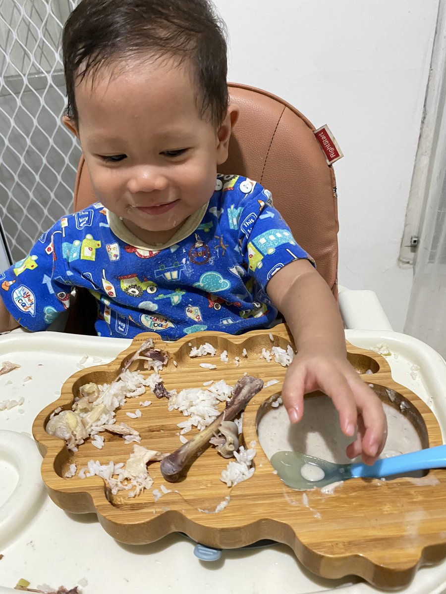 evanyaa's tweet photo. Nak, maapin mami yaa.. sedikit sekali waktu mami utk km.. krn mami berangkat sebelum km bangun,, pulang lgsg buatin mkn mlm, suapin, mandi cm sisa waktu main sebentar sebelum waktunya km tidur lagi.
Hr ini mami ada rapat lagi, maapin mami ya nak.. mami ga bs suapin km hr ini🥹🥹 https://t.co/ds1YlLiLvu
