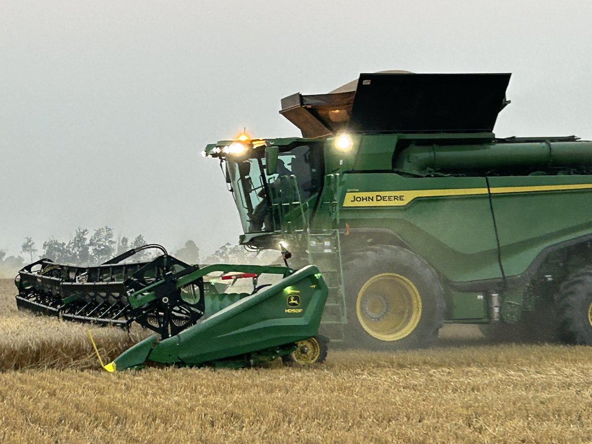 Harvest is in full swing in the Peace Country, Got some absolutely amazing yields in place where the rain hit. Got a few X9 1100 harvest shots of a very hungry combine that is loving these big yields and helping speed up harvest time for our customers