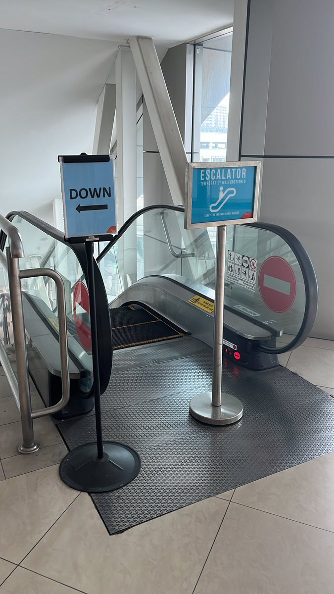 UmaaAli's tweet photo. @askrapidkl @MRTMalaysia 
Hi can you help to fix the escalator for Mrt Mutiara Damansara please https://t.co/EYRHZt9Tag