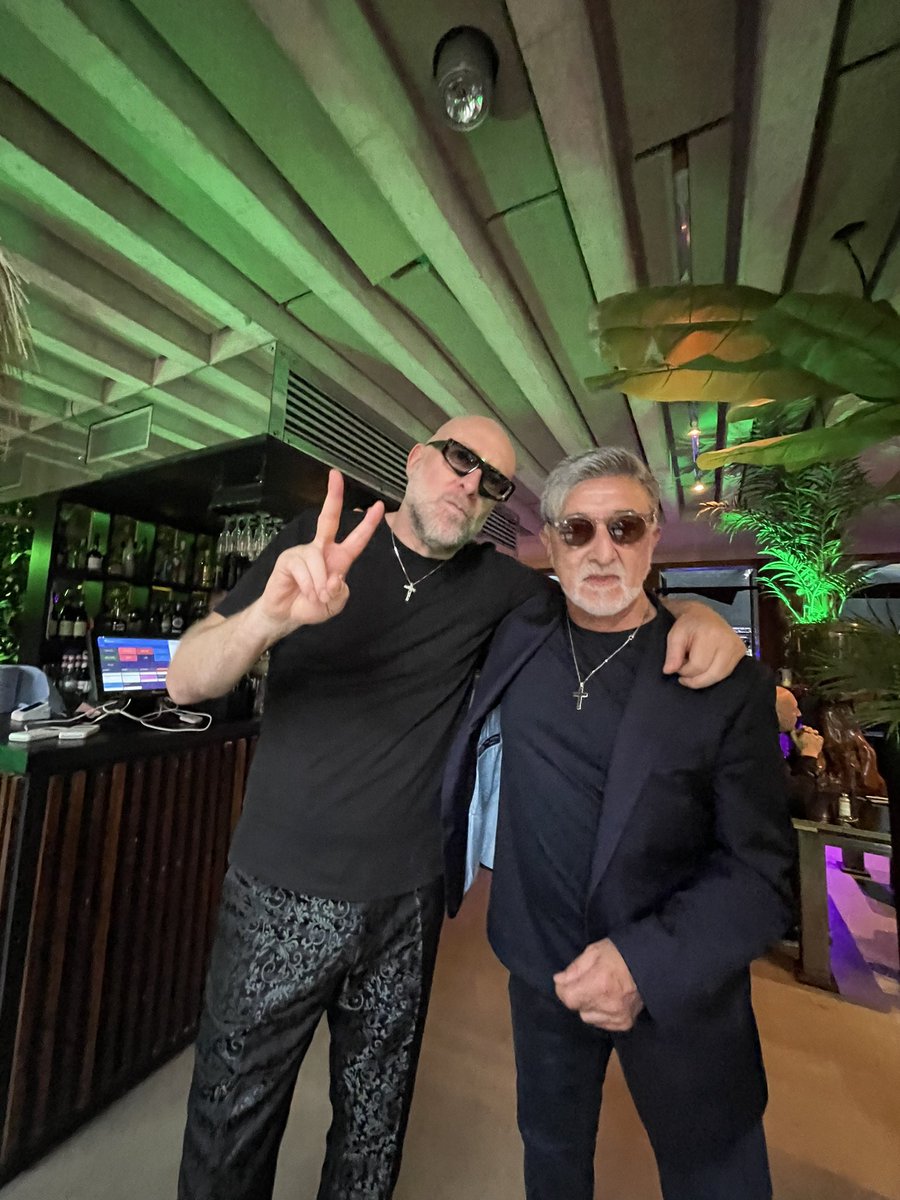 Stevens_Artist's tweet photo. Always a great time guarenteed whenever catching up with one of my dearest of friends The Italian Numero Uno … Smoothest Jazz singer of all Mario Biondi @mariobiondi @TheForgeCamden https://t.co/jDOHAZKLdt