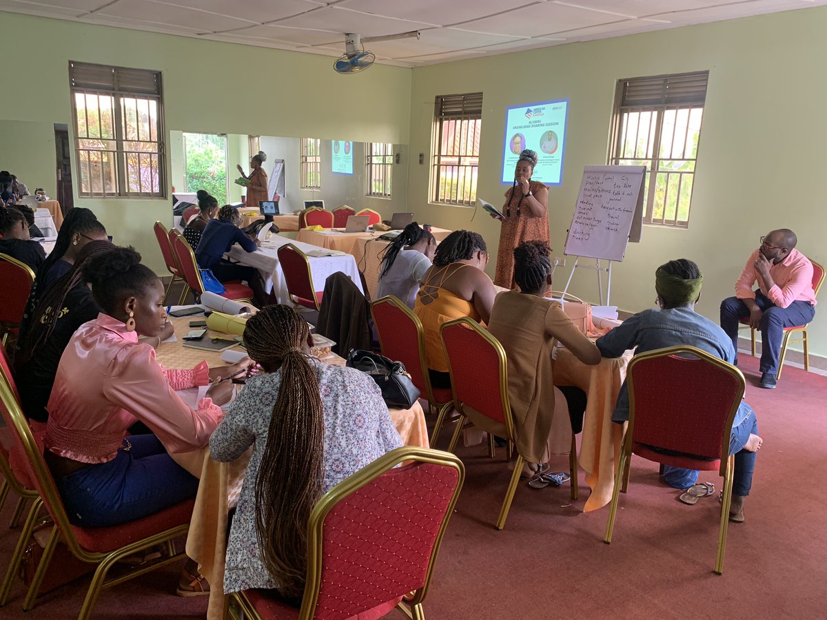 Princemaliksfa3's tweet photo. The young business ladies learning how to Pitch during the women business enterprise training by @amoskiyingi and @artteeks hosted by @UgandaUnites https://t.co/SR76zkoqZy